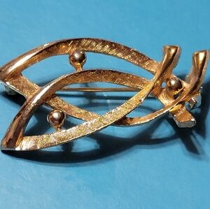 VINTAGE Elegant Gold Brooch